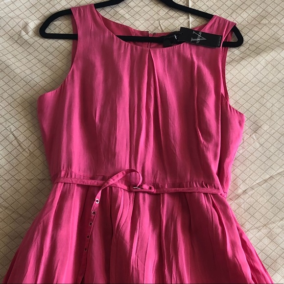 Beautiful dress - Picture 3 of 8